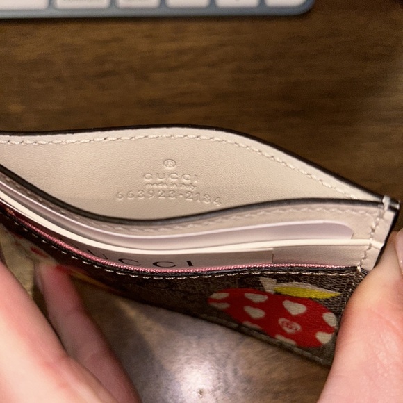 FULL INCLUSION: Gucci Apple Heart/Moon Card Holder - Picture 3 of 7
